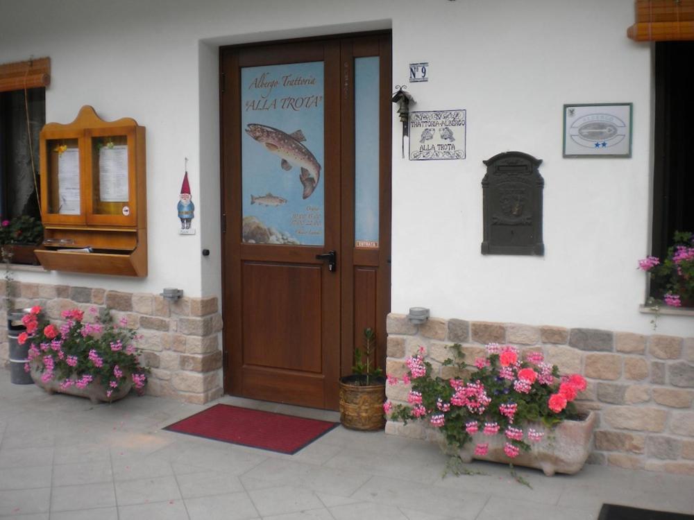 Albergo Alla Trota Pulfero Esterno foto