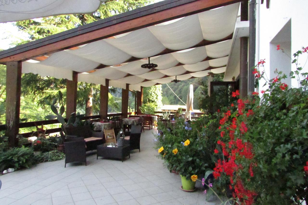 Albergo Alla Trota Pulfero Esterno foto