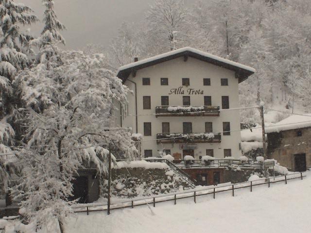 Albergo Alla Trota Pulfero Esterno foto